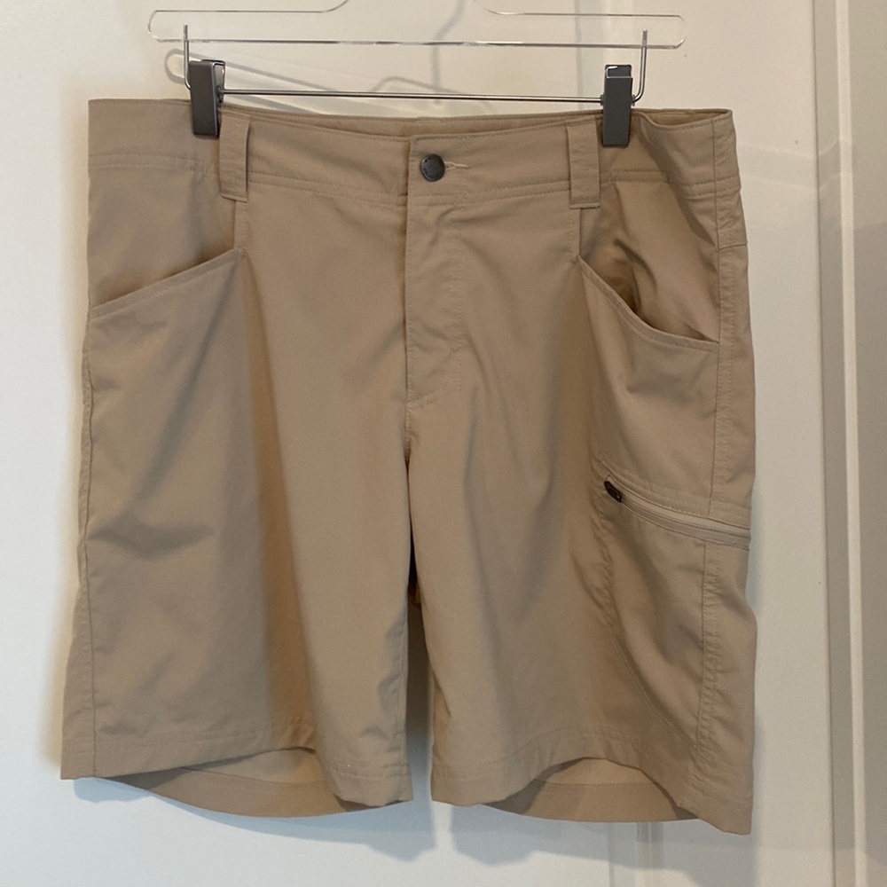 Columbia Omni Shade Sun Protection Cargo Shorts SIZE 34 EUC